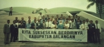 membentangkan spanduk di depan Gedung DPR di Jakarta pada saat pengesahan UU No[1]. 2 tahun 2003 tentang Pembentukan Kabupaten Tanah Bumbu dan Balangan.